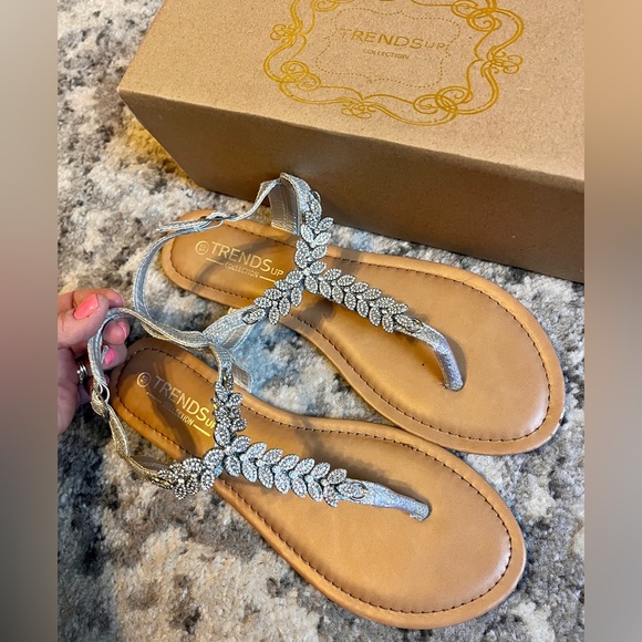 Womens T-Strap buckle flat sandals - SILVER - Picture 1 of 7